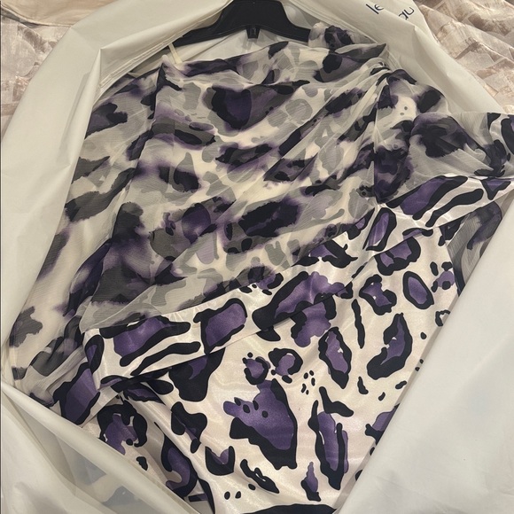 HOST PICK ⭐️ Beautiful Le Chateau purple animal print silk dress - Picture 12 of 12